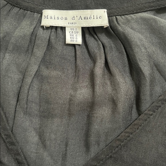 Maison d’ Amelie Black V-Neck Button Blouse - Picture 4 of 8